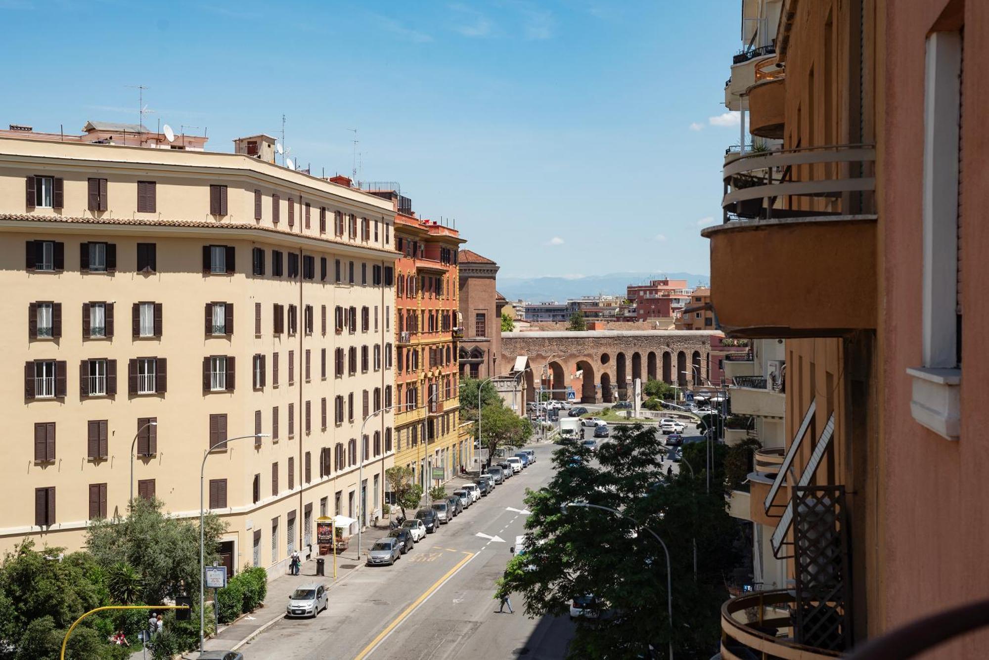 Vista Sulla Basilica Di San Giovanni Mm Lodi Apt Roma Exterior foto